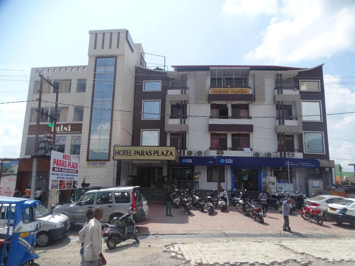 Hotel Paras Plaza Risikés Kültér fotó